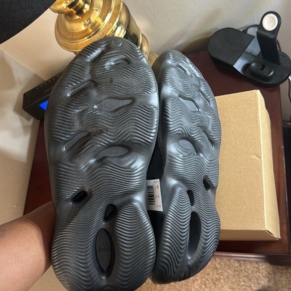 Yezzy Foam RNR Onyx size 12 - Picture 2 of 5